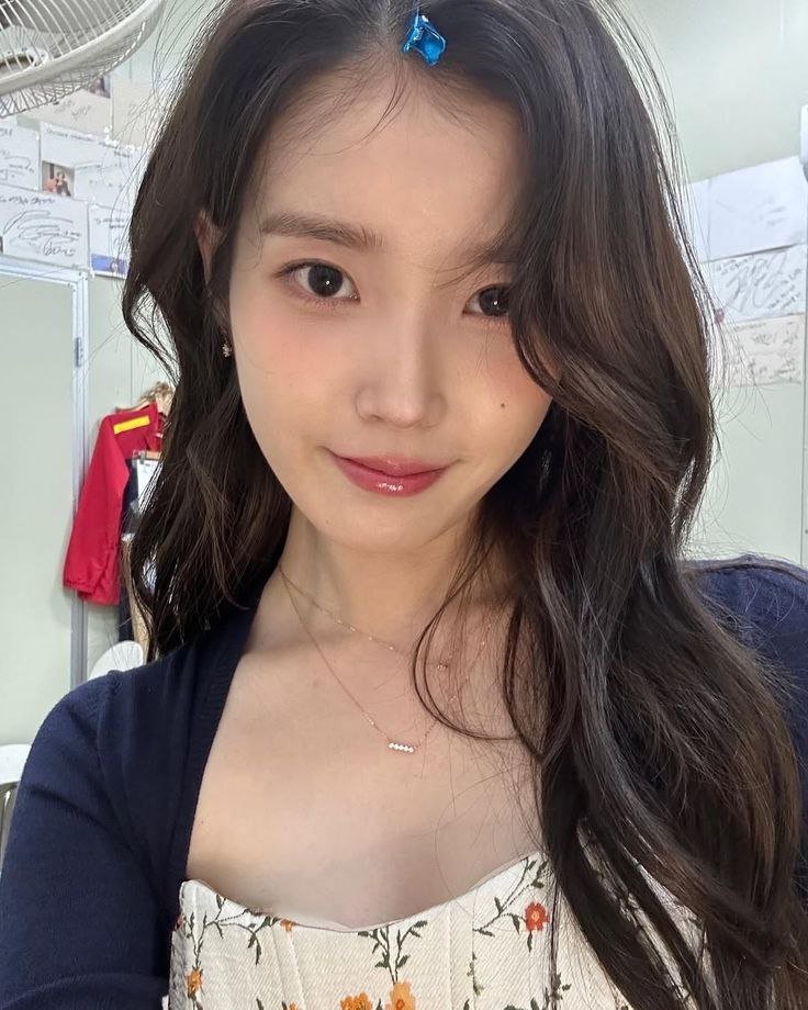 5amNaSgc IU cumtribute facecum kpop 01.jpg
